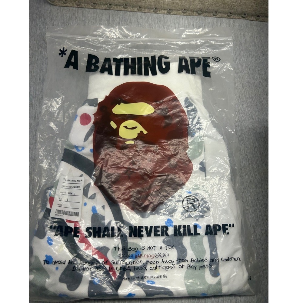 A Bathing Ape BAPE Shark Sweat Shorts White Multi Camo Mens Size L NWT 8607